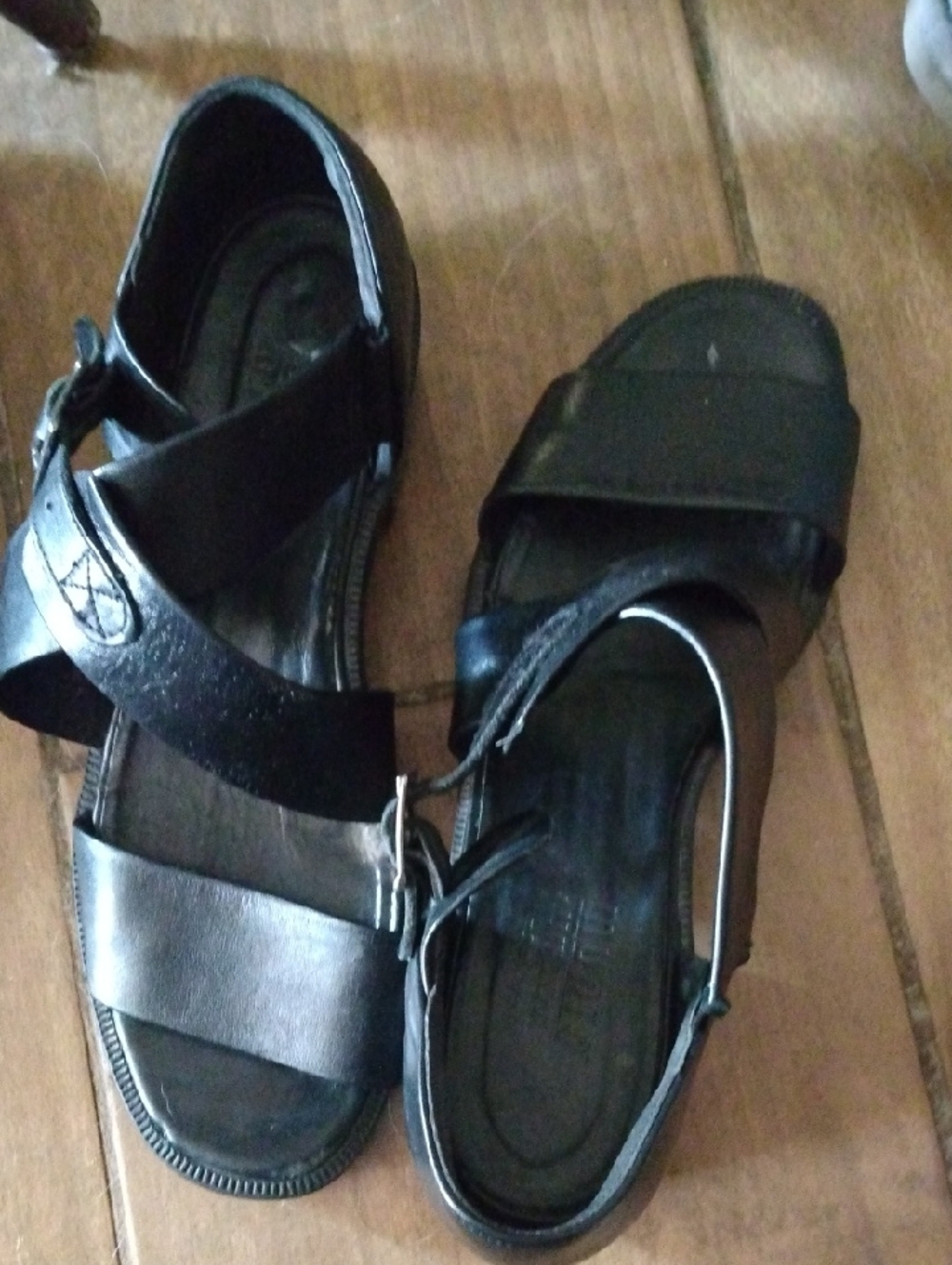 Munro Black Leather Buckle Strap Sandals